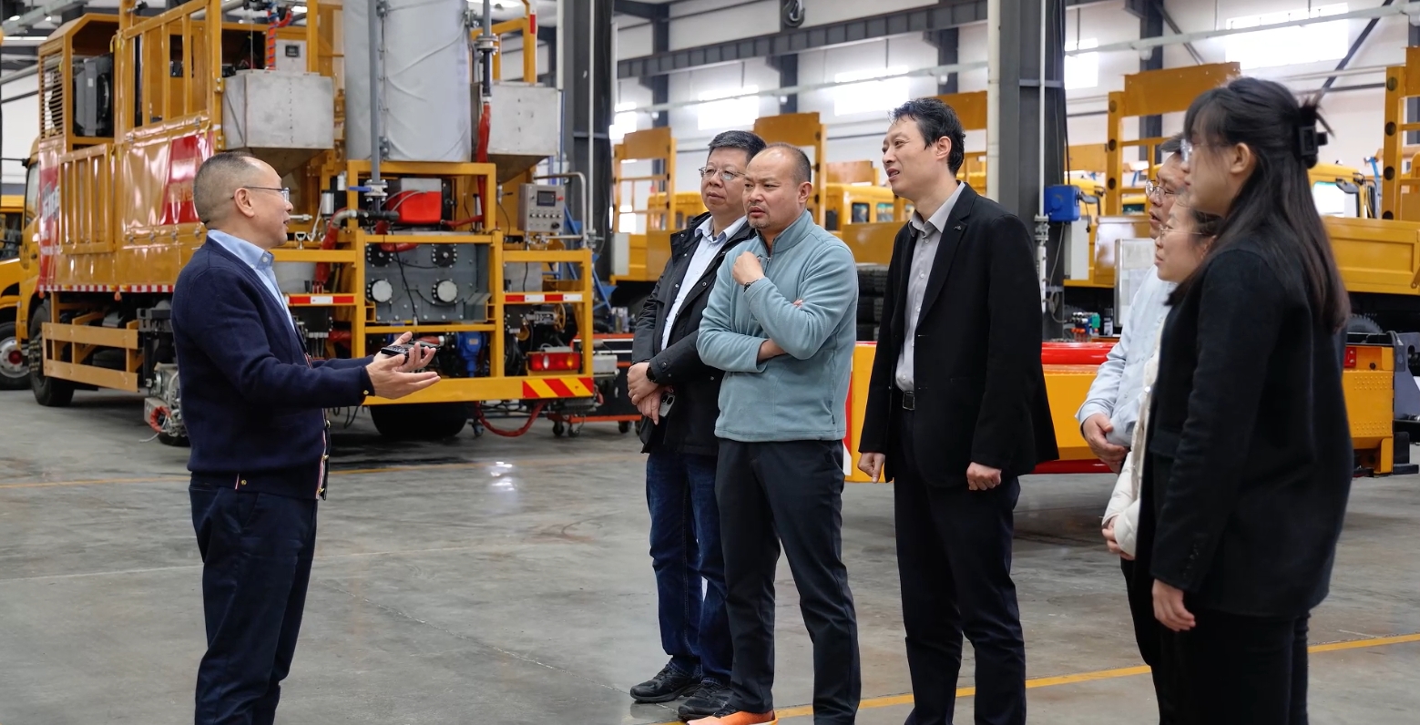 延安市高新投資負責人率團到訪天途路業(yè)集團南通基地